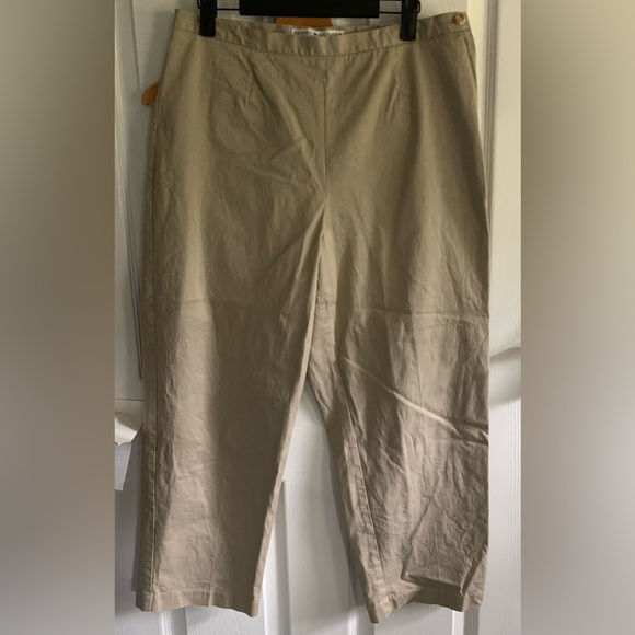 Tommy Hilfiger Golf Women's flat front Khaki Tan/Chino Pants Size 12 - Picture 1 of 7